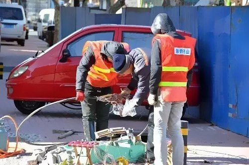 其修正以不影響其他在用光纖為條件，引薦選用開天窗接續(xù)辦法進(jìn)行毛病光纖修正